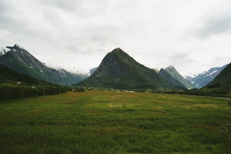 2003060623 fjaerland isbreutsikt